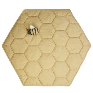 Alfombra juegos 100x100cm HONEYCOMB Lorena Canals