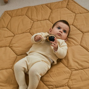 Alfombra juegos 100x100cm HONEYCOMB Lorena Canals