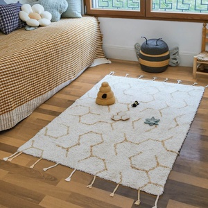 Alfombra juegos 90x130cm POLLINATION Lorena Canals