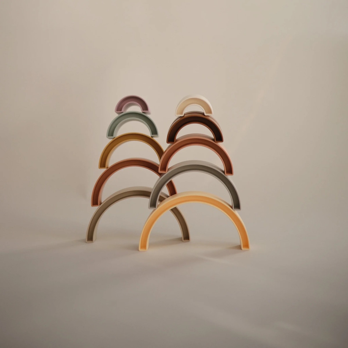Arcos apilables RAINBOW Mushie Tropical