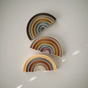 Arcos apilables RAINBOW Mushie Tropical