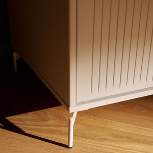 Armario 2 puertas ranuras-patas SAGA Flexa blanco-blanco