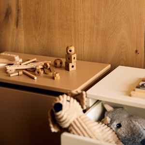 Baúl almacenamiento infantil DOTS Flexa crema