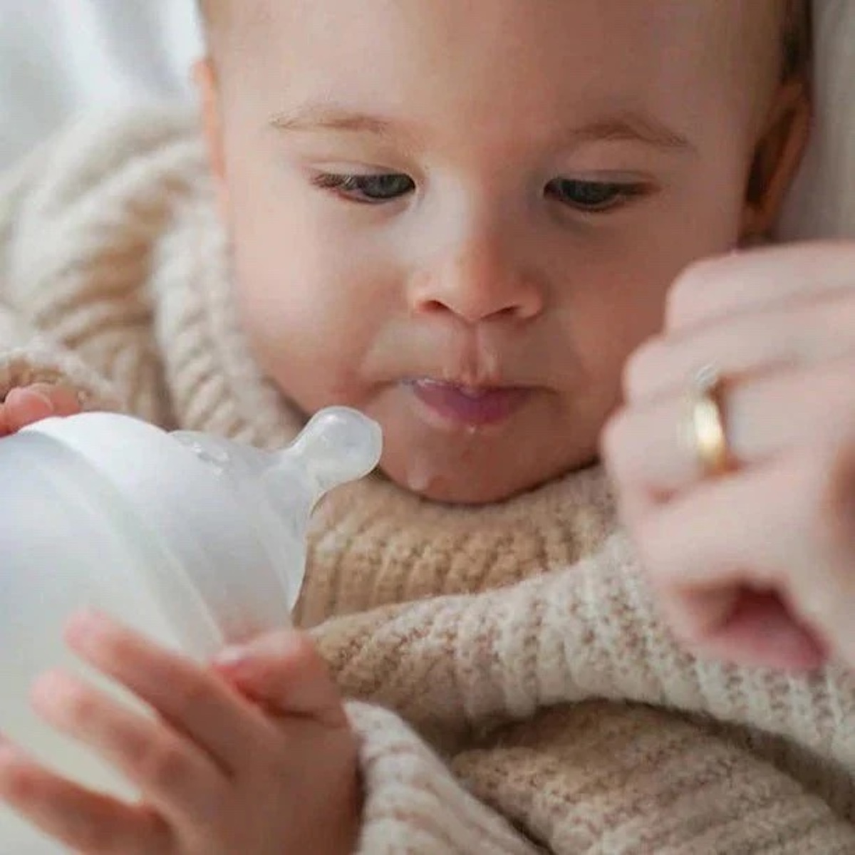 Biberón anticólicos 240ml Elhée milk