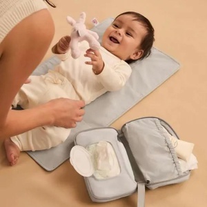 Bolsa cambiador portátil 2en1 Ergobaby gris