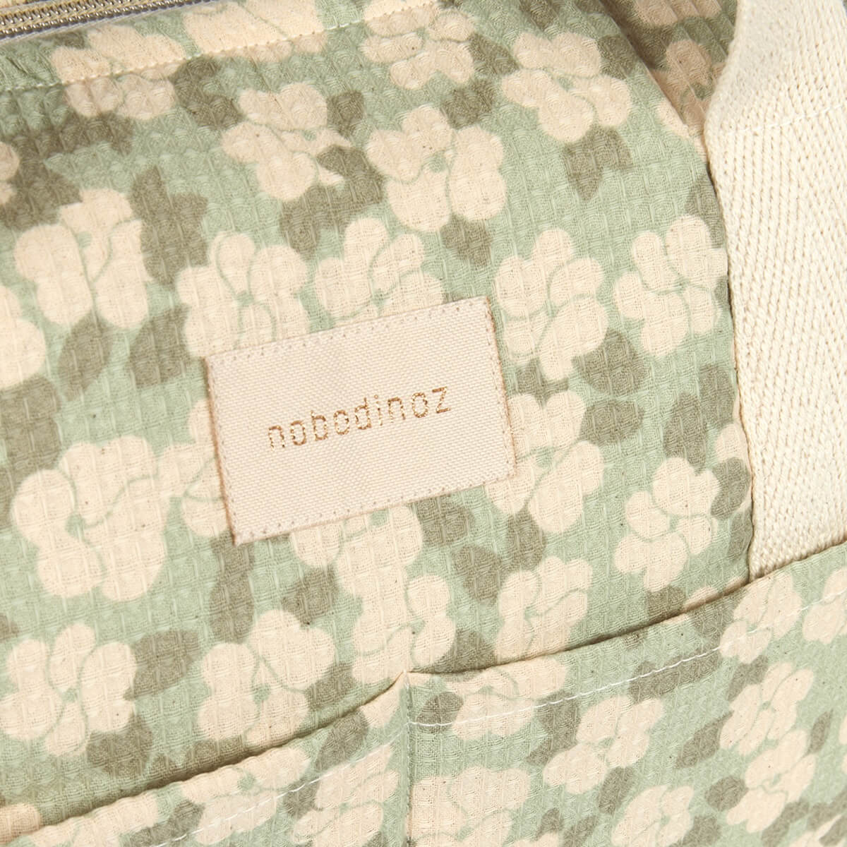 Bolso cambiador GALA Nobodinoz green sakura