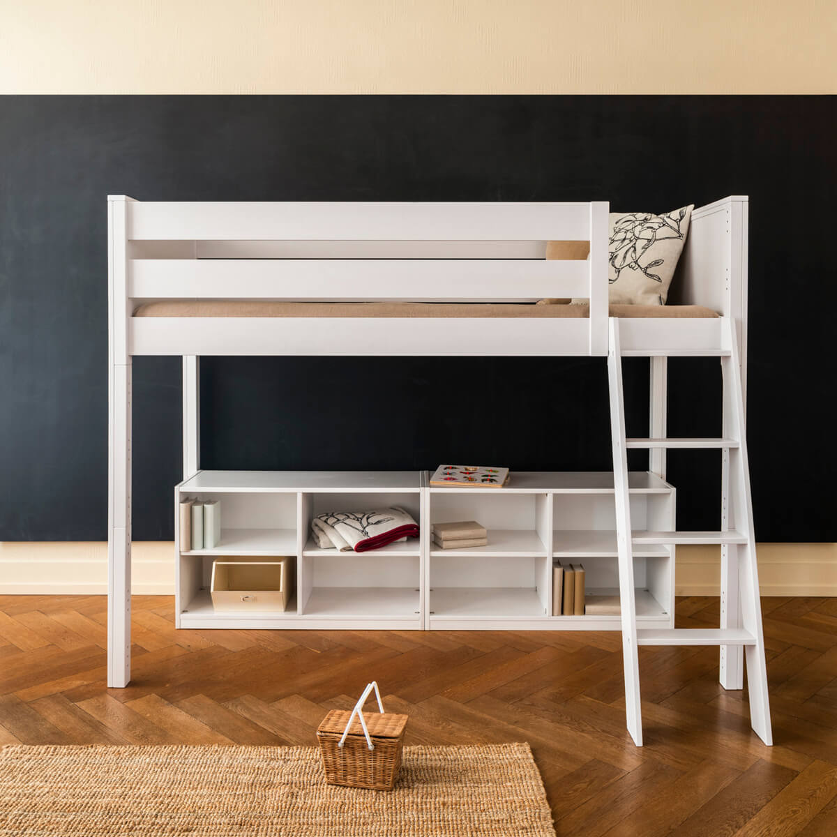 Cama alta 90x200x165cm escalera inclinada KASVA haya lacado blanco