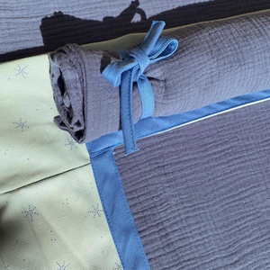 Cama alta KASVA textil Bobble verde-azul