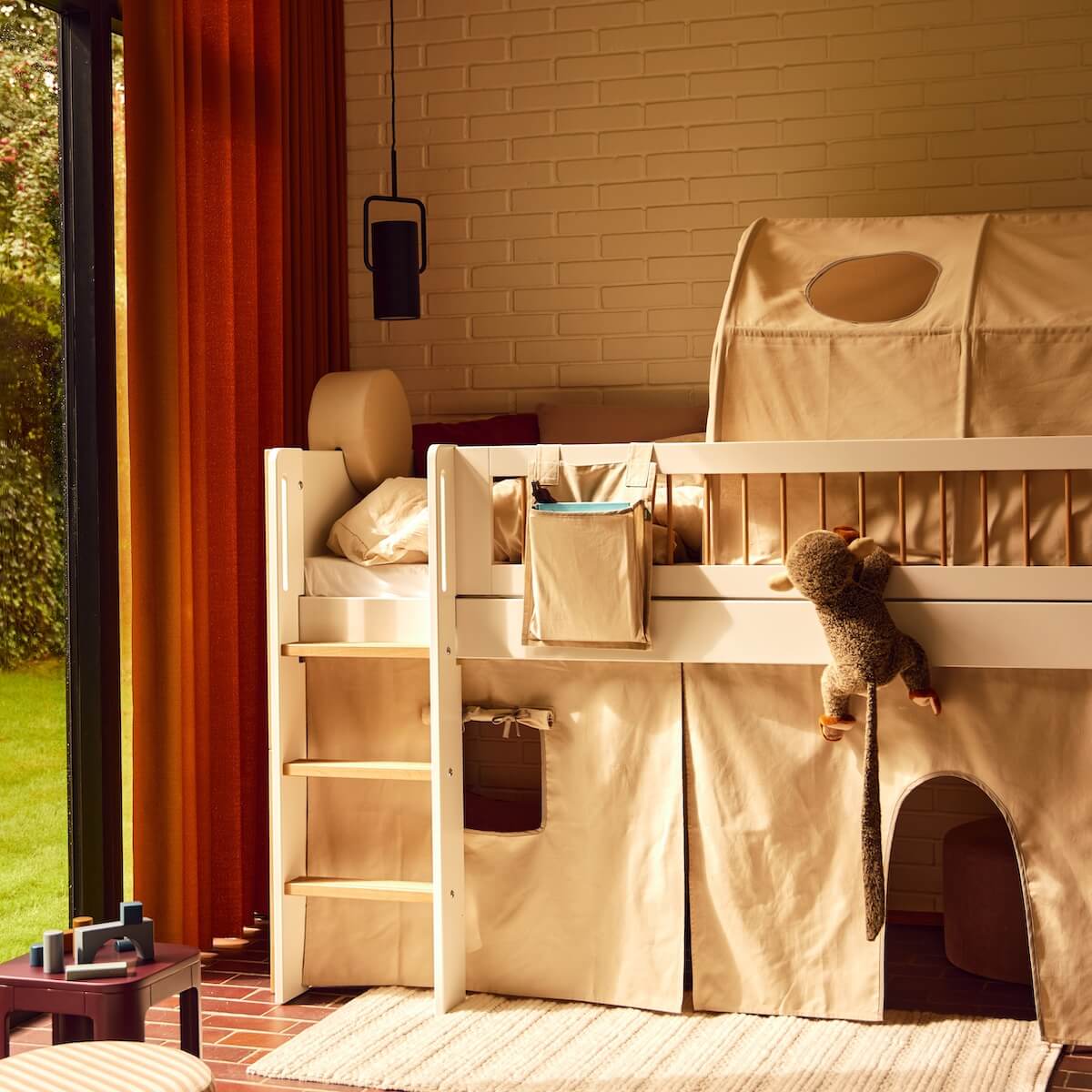 Cama media alta 90x200cm escalera recta-barrera barras NOR Flexa blanco-roble