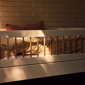Cama-sofá 90x200cm barrera barras NOR Flexa blanco-roble