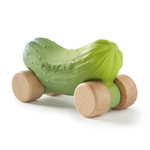 Coche-mordedor PEPINO THE CUCUMBER Oli and Carol