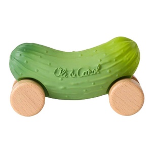 Coche-mordedor PEPINO THE CUCUMBER Oli and Carol