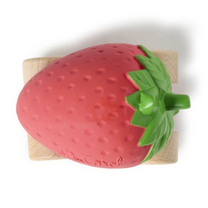 Coche-mordedor SWEETIE THE STRAWBERRY Oli and Carol