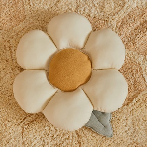 Cojín 35cm LITTLE DAISY Lorena Canals