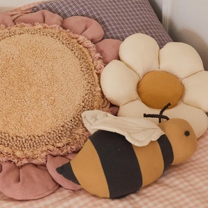 Cojín BUZZY BEE Lorena Canals