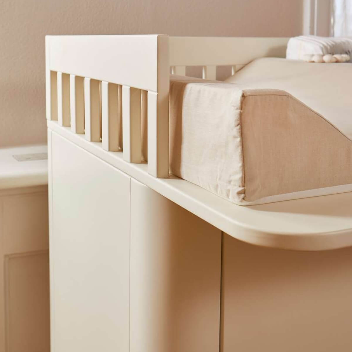 Cómoda cambiador 2 puertas NOVA Flexa crema