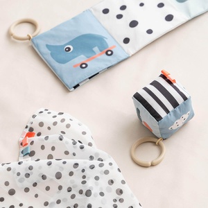 Cubo actividades colgante HAPPY CLOUDS Done by Deer colour mix