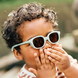 Gafas de sol 9-24m SQUARE Beaba lucky verde