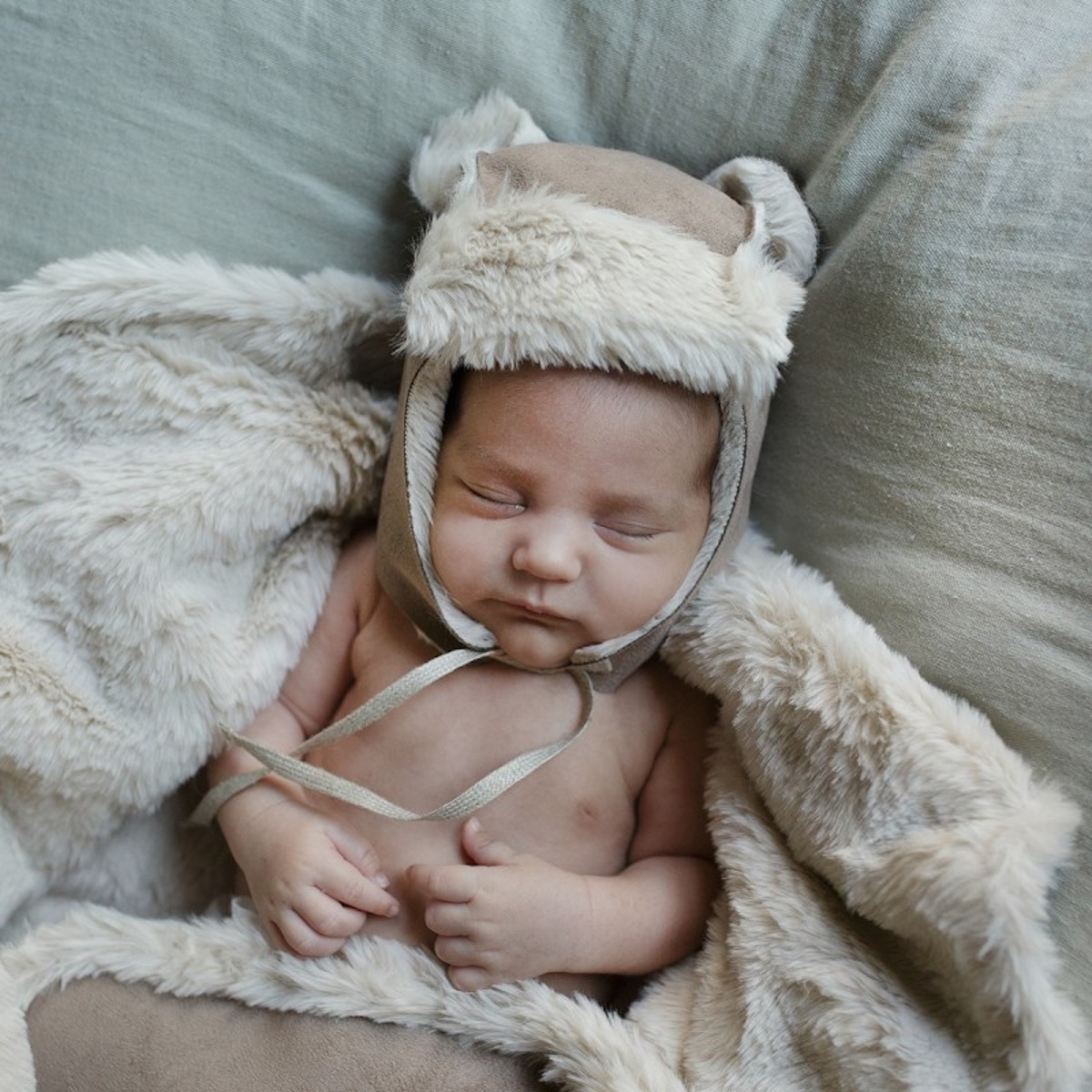 Gorro talla 1-3 TEDDY ESKIMO Babyshower suede almond