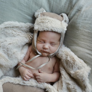 Gorro talla 1-3 TEDDY ESKIMO Babyshower suede almond