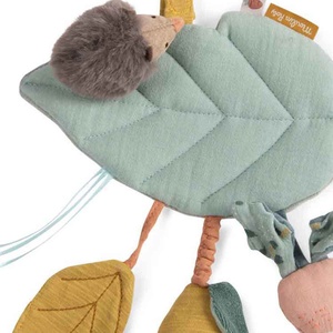 Hoja actividades colgante TROIS PETITS LAPINS Moulin Roty