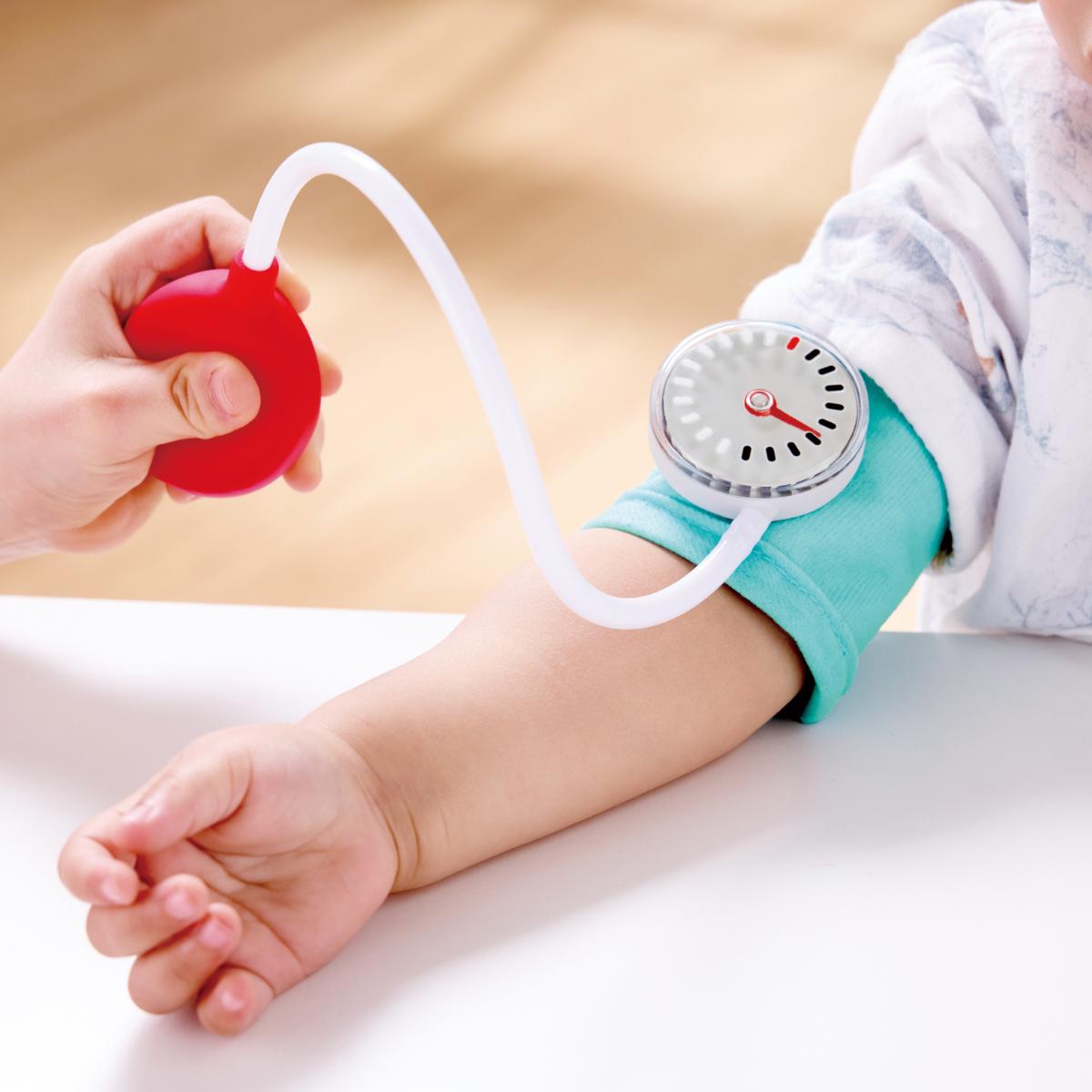 Juego médico PEQUEÑO DOCTOR Hape