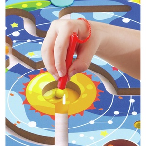 Laberinto Espacial y Tablero Tangram Hape