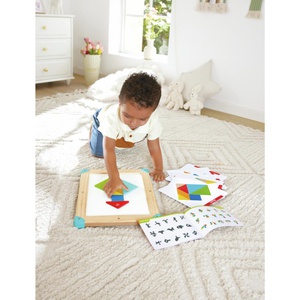 Laberinto Espacial y Tablero Tangram Hape