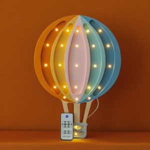 Lámpara HOT AIR BALOON Little Lights retro rainbow