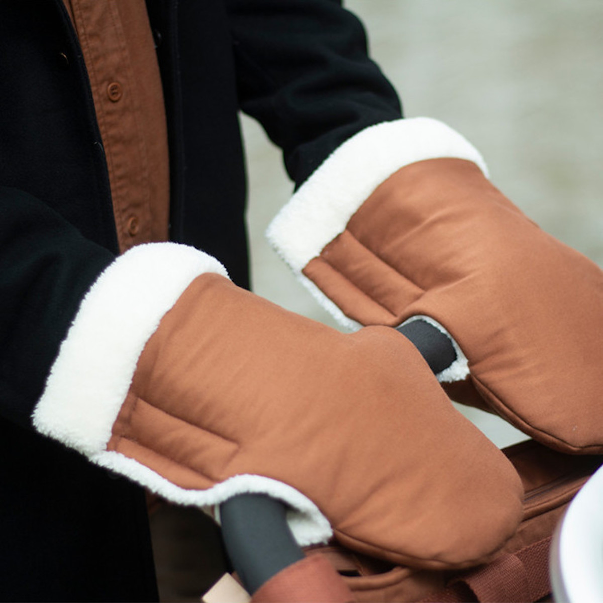 Manoplas impermeables cochecito BABY ON THE GO Nobodinoz clay brown