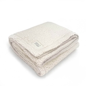 Manta polar XL Babyshower mouton