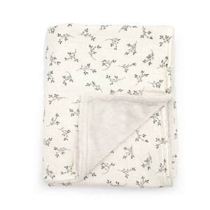 Manta polar XL Babyshower olive bloom