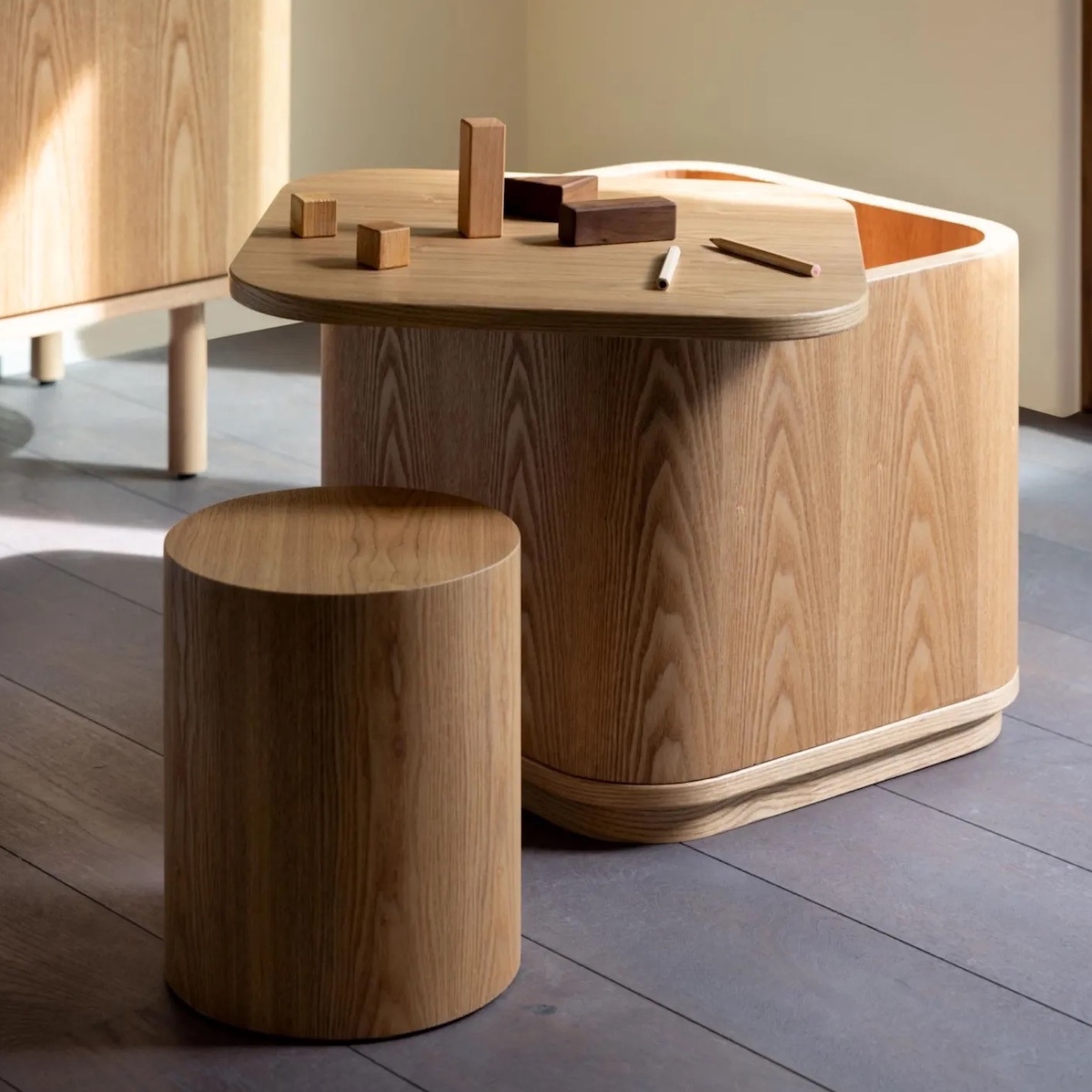 Mesa infantil almacenaje YUME Quax fresno natural