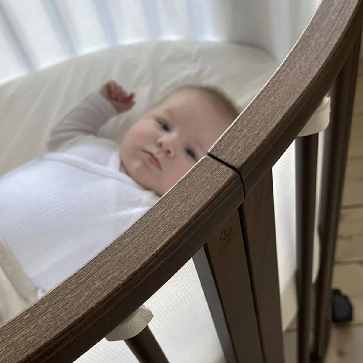 Minicuna evolutiva SLEEPI V3 Stokke warm brown