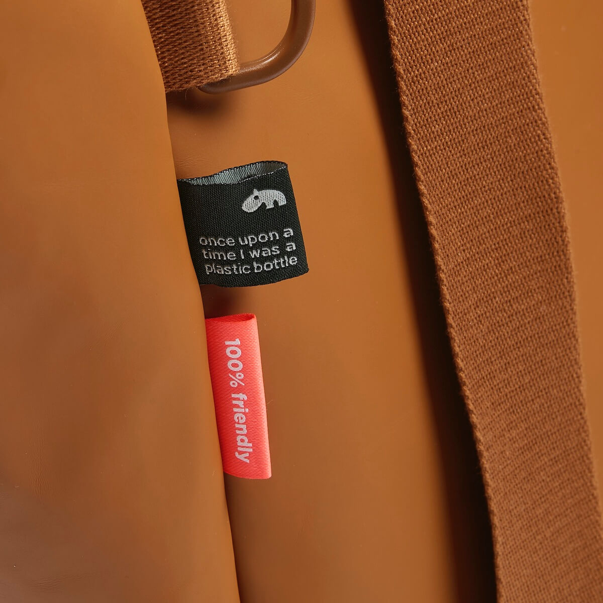 Mochila cambiador PU Done by Deer mustard