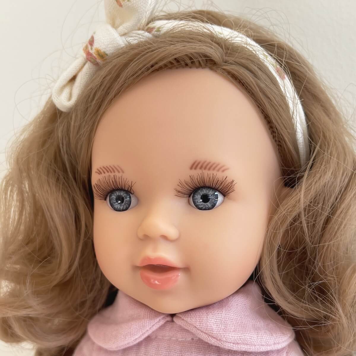 Muñeca Emilia 40cm BOBBLE rosa