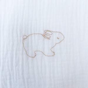 Muselina RABBITS bordado naranja 70x70cm