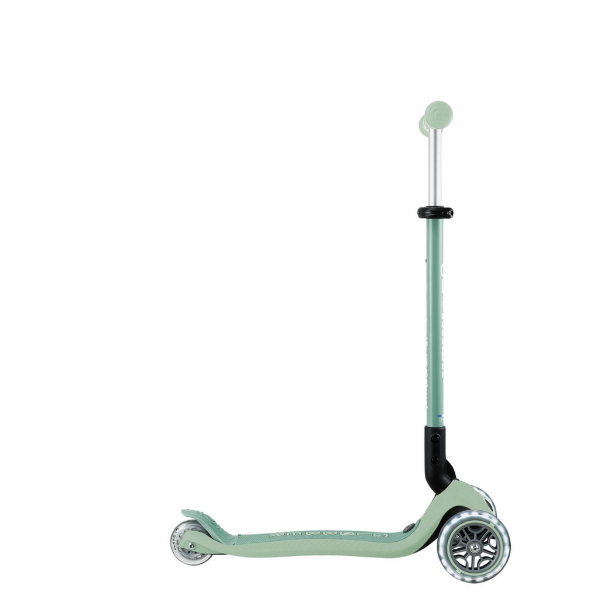 Patinete GO•UP ACTIVE LIGHTS Ecologic Globber pistacho