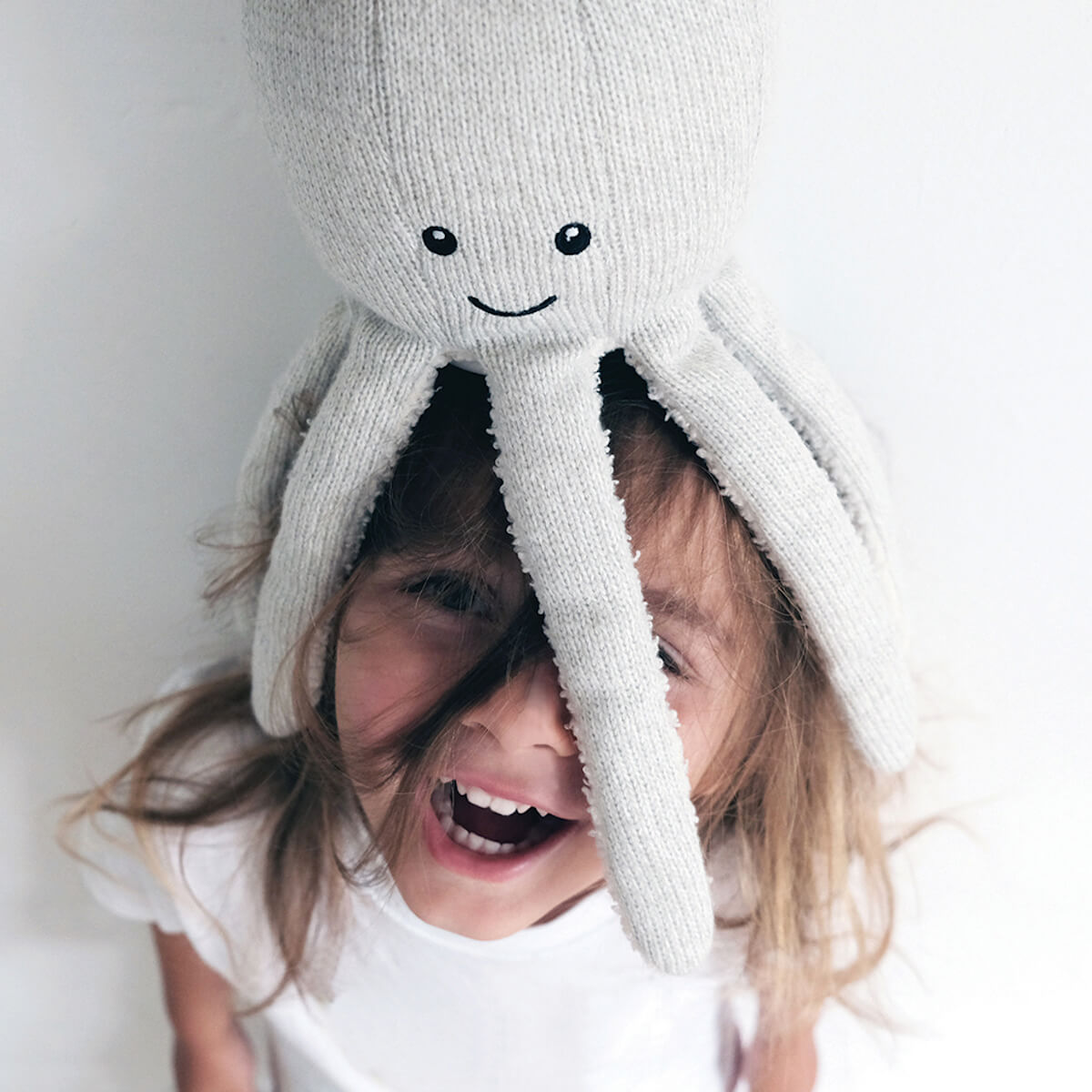 Peluche musical OLLY Flow Amsterdam gris