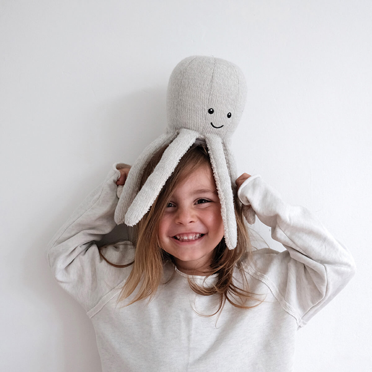 Peluche musical OLLY Flow Amsterdam gris