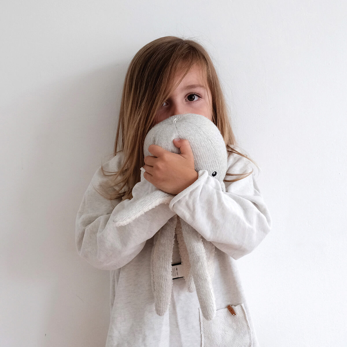 Peluche musical OLLY Flow Amsterdam gris