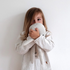 Peluche musical OLLY Flow Amsterdam gris