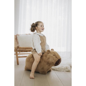 Peluche saltarín CAPYBARA Wild & Soft