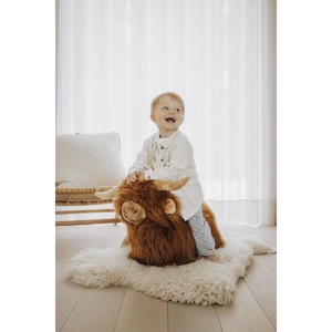 Peluche saltarín HIGHLAND COW Wild & Soft