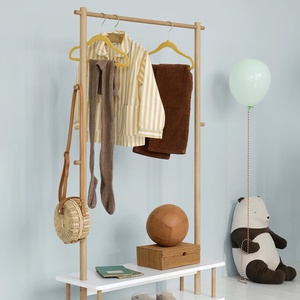 Perchero CAMP Oliver furniture blanco-roble