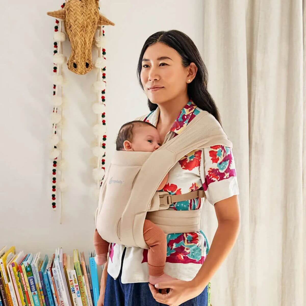 Portabebé EMBRACE Ergobaby Malla Soft Air crema