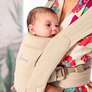 Portabebé EMBRACE Ergobaby Malla Soft Air crema