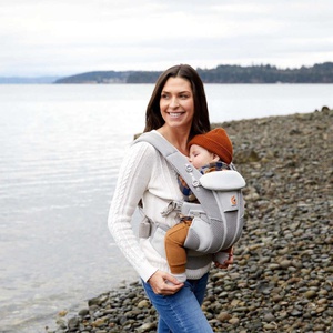 Portabebé OMNI BREEZE Ergobaby malla SoftFlex gris perla