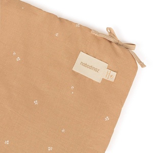Protector cuna NEST STORIES Nobodinoz blush little cherries