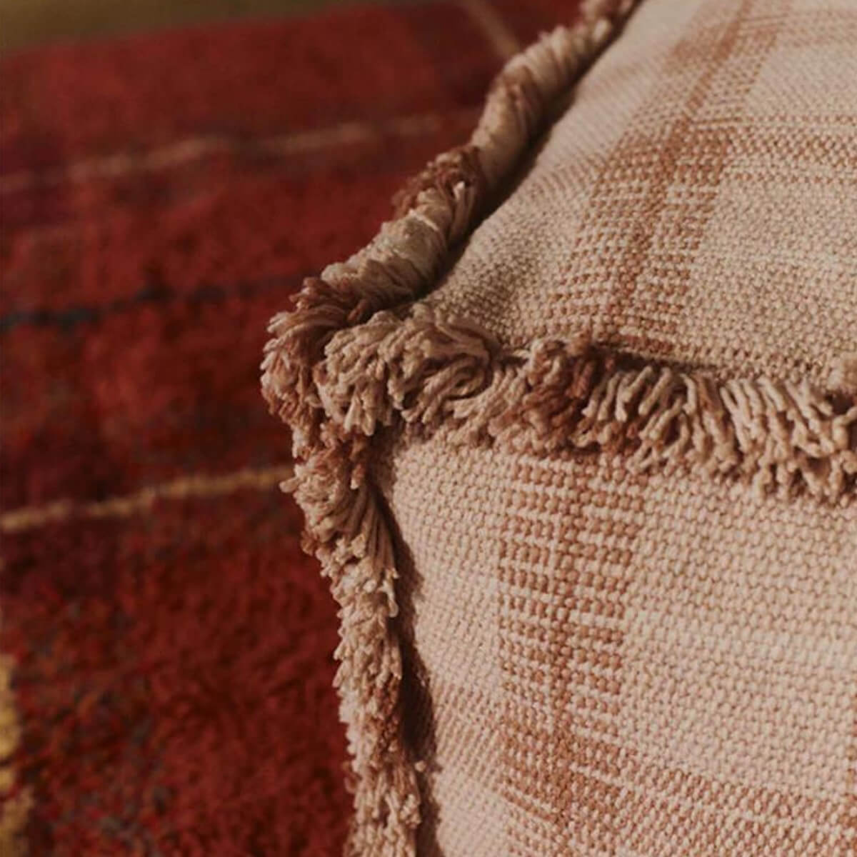 Puf 40x20cm HANDLOOM Wouf Wouf Lorena Canals rose
